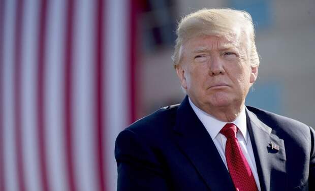 Названы причины резкого падения рейтинга одобрения Трампа