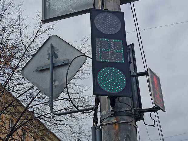 В Челябинске 19 октября отключат светофоры на четырех оживленных перекрестках