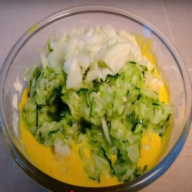 Ресторанная подача из простых продуктов: 1 кабачок и 2 яйца. Проверенный способ удивить семью