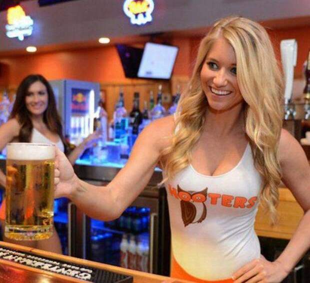 Симпатичные девушки из ресторана HOOTERS (46 фото)