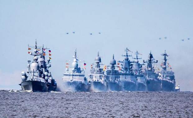 Парада не будет: ВМФ России приказано заняться не салютами и оркестрами, а настоящим боевым делом