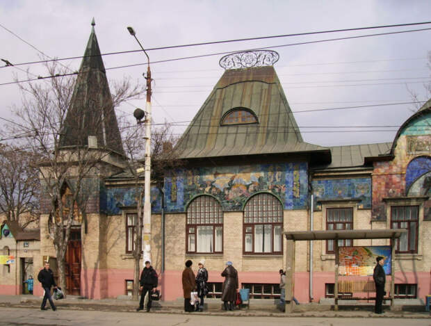 Абрамцевская майолика на здании в Таганроге. Особняк Шаронова. /Фото:artchive.ru