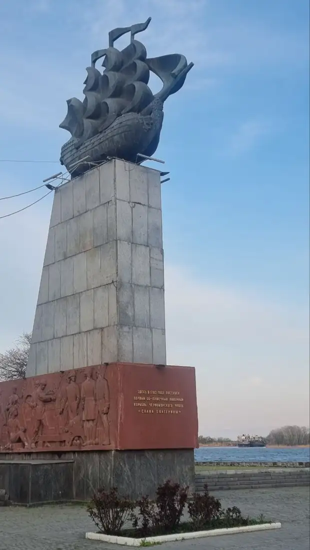 Херсон мне напоминает Одессу. Только застывшую в истории лет сто назад