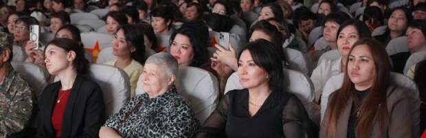 «Уркер», «Лебединое озеро» и танцы: в Алматы поздравили женщин-военнослужащих с 8 Марта