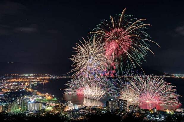 The Japanese Photographer Keisuke Captures The Beauty Of Fireworks In Japan
