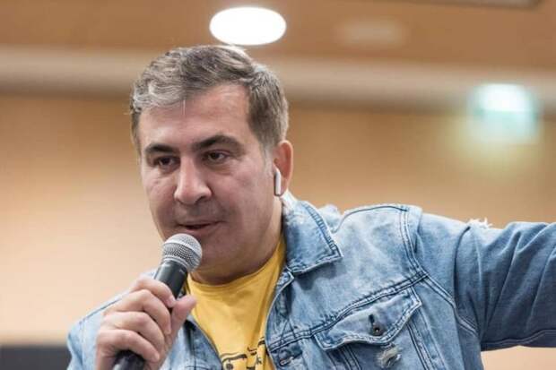 Саакашвили обвинил Порошенко и его окружение в присвоении денег Курченко Саакашвили обвинил Порошенко и его окружение в присвоении денег Курченко