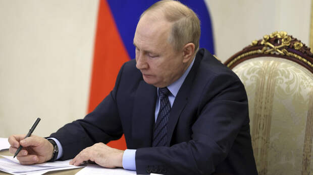 Путин заявил, что секретарь Совбеза будет координатором работы по развитию ОПК