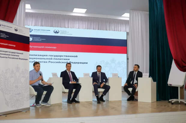 В Майкопе обсуждают лучшие практики гармонизации межэтнических и межконфессиональных отношений