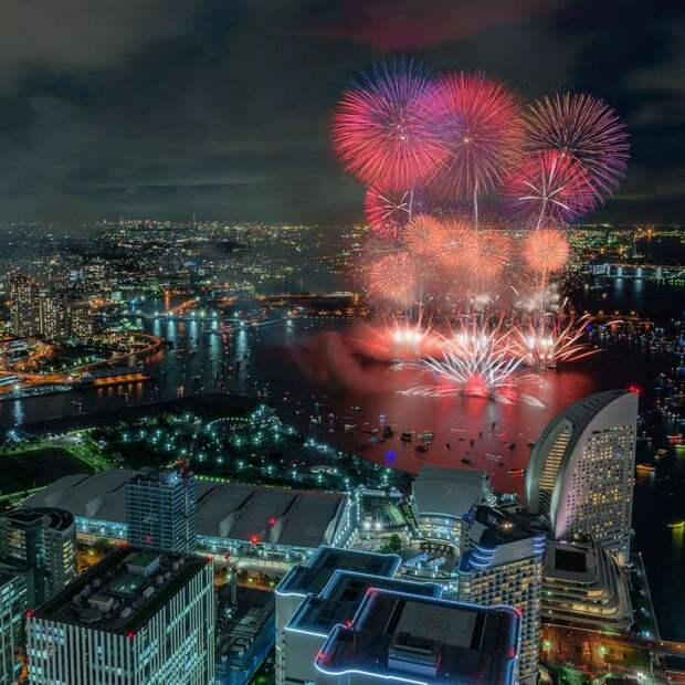 The Japanese Photographer Keisuke Captures The Beauty Of Fireworks In Japan