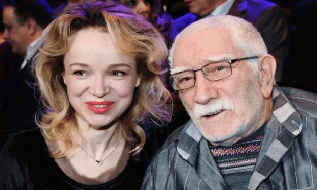 Бывшая жена Армена Джигарханяна, ставшая мамой в 46 лет, рассказала, почему растит ребенка одна