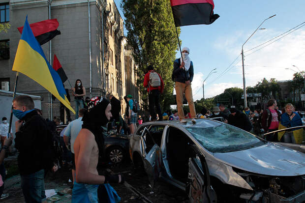 http://img.gazeta.ru/files3/641/6070641/AP58588335921-pic4_zoom-1000x1000-28426.jpg