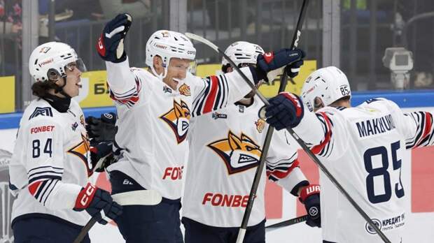 15 шайб на двоих забили "Металлург" и "Нефтехимик", лидер Востока победил