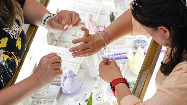 В РФ увеличился спрос на бюджетные украшения