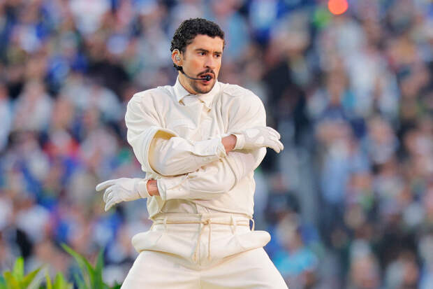 CDEK: россияне стали чаще заказывать одежду Zara после концерта Bad Bunny