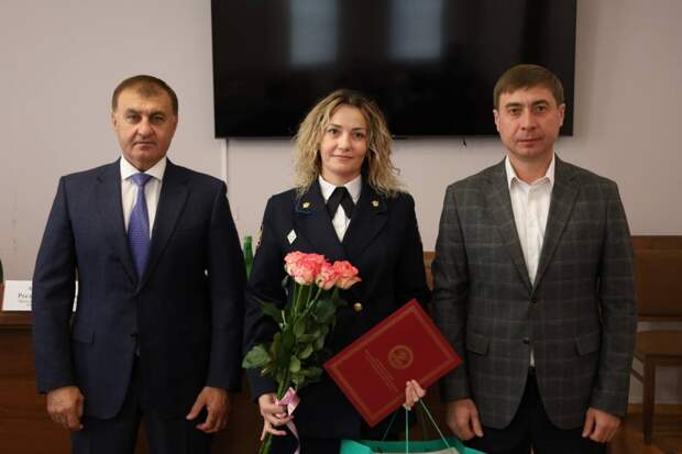 В Тахтамукайском районе за профессионализм отмечены сотрудники Службы судебных приставов