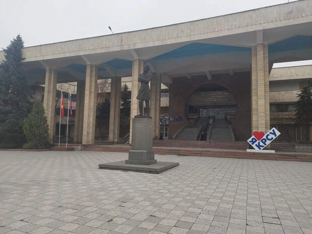 Россия выделит деньги на расширение университета имени Ельцина в Киргизии