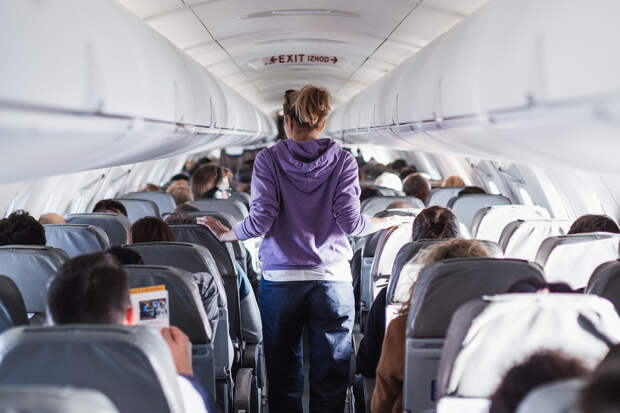 Буйный пассажир сорвал рейс и заставил попутчиков ждать вылета сутки