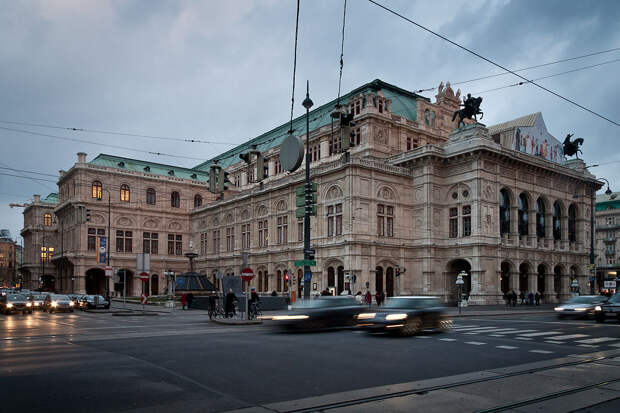 https://upload.wikimedia.org/wikipedia/commons/thumb/4/4b/Vienna_Opera.jpg/1200px-Vienna_Opera.jpg