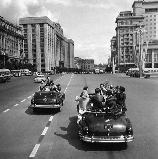 Международный молодежный фестиваль. СССР, 1957 год. Автор фотографии: Михаил Трахман. Международный молодежный фестиваль. СССР, 1957 год. Автор фотографии: Михаил Трахман.