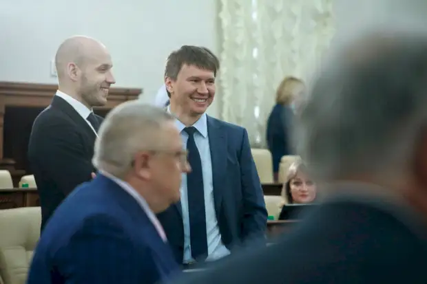 Майское настроение. Фоторепортаж с отчёта губернатора Виктора Томенко