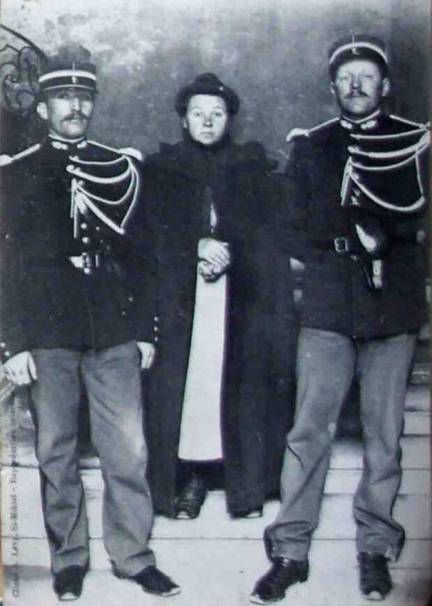 «Это она. Она задушила Огюста!»
