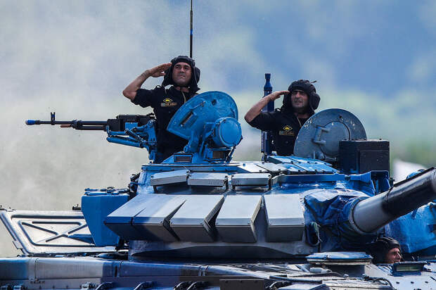 Танк Т-72Б3 Вооруженных сил Азербайджана во время индивидуальной гонки на конкурсе "Танковый биатлон" Сергей Бобылев/ТАСС