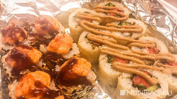 Опасное сочетание: врач рассказал о том, как роллы с шампанским нарушают пищеварение