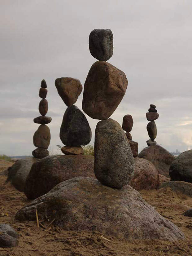 Камень находящийся на воздухе. Камень в воздухе. Стоячие камни. Висячий камень. Камни равновесие.