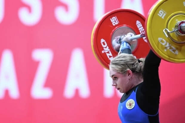 17-летняя россиянка Кузьминова завоевала серебро ЧЕ по тяжелой атлетике