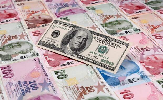 EMERGING MARKETS-Турецкая лира упала до нового минимума на фоне напряженности между Анкарой и Западом