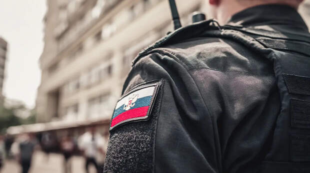 Полиция пришла за нелегалами. В Петербурге прошёл крупный рейд в сети "Перекрёсток"