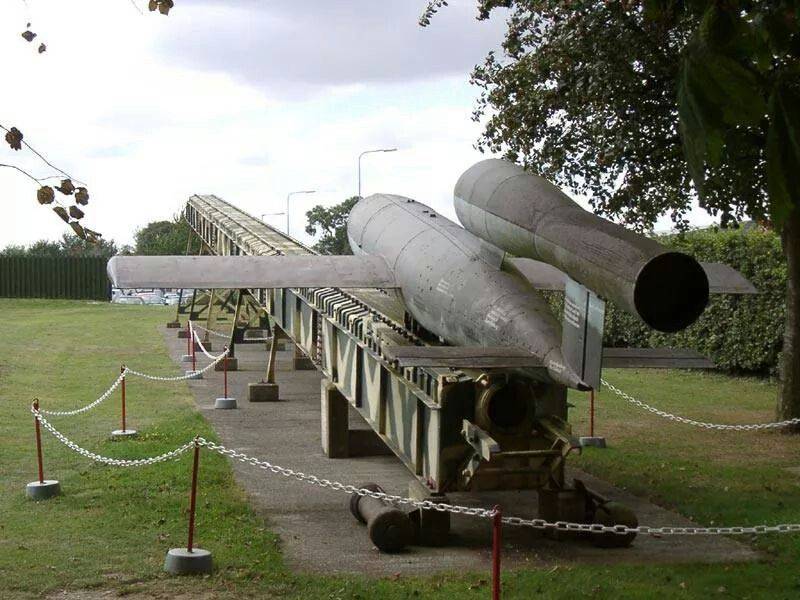 Странная воздушная война против странного противника