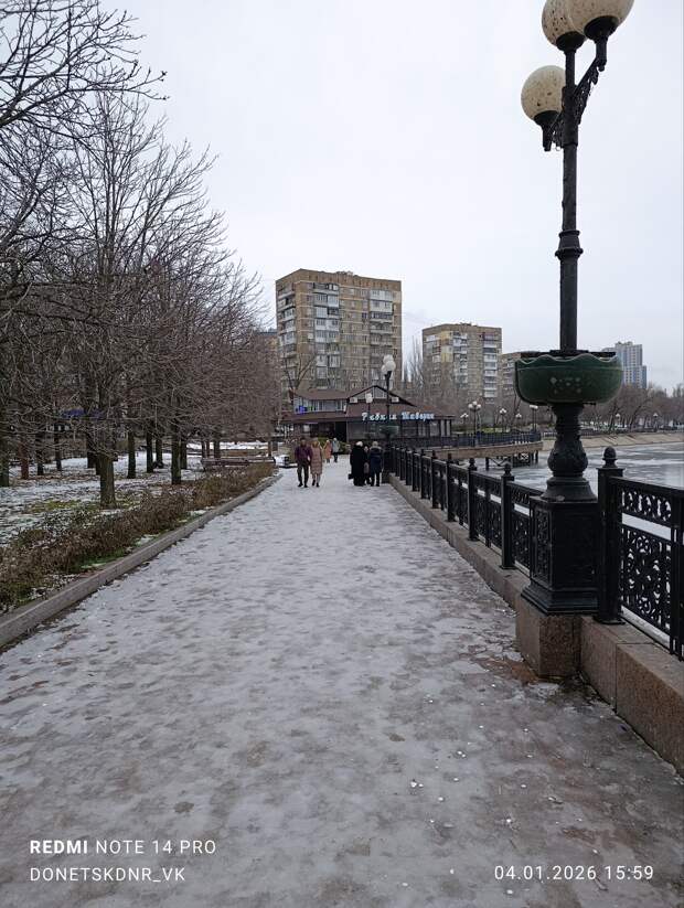 А по набережной сегодня можно только на коньках