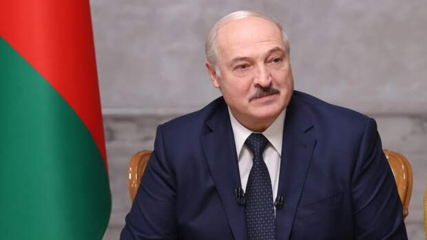 Лукашенко сравнил экспериментальный белорусский трактор с космическим кораблём