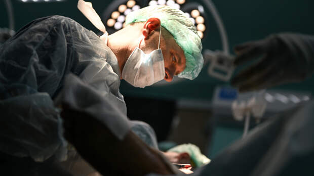 В России врачи успешно прооперировали ребенка с крайне редкой кистой за ухом