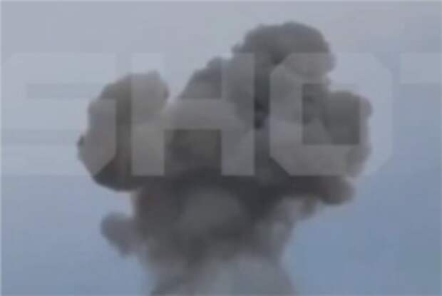 Взрыв тяжелого дрона ВСУ над городом в кавказском регионе России сняли на видео