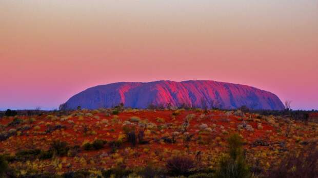 Скала Улуру (Айерс Рок),  Австралия. Фото /Uluru (Ayers Rock), Australia