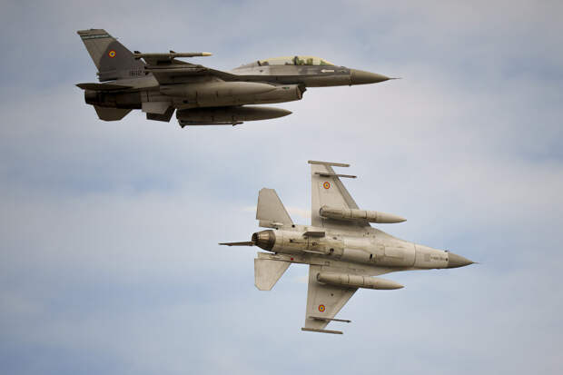 Экс-пилот де Латтр заявил, что Киев может привлечь ЧВК к пилотированию F-16