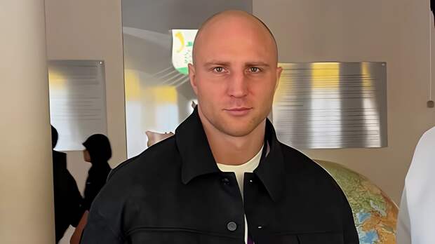 Боксер Горохов вернулся в Россию после драки с разъяренными зрителями в Турции