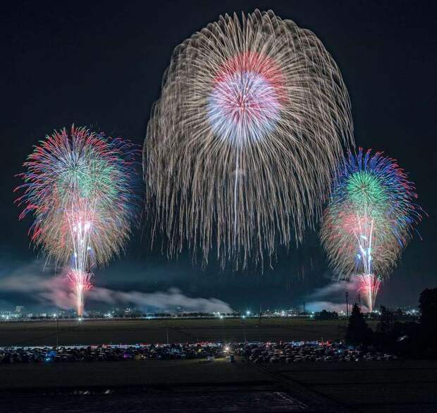 The Japanese Photographer Keisuke Captures The Beauty Of Fireworks In Japan