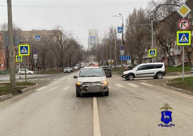 В Самаре на Революционной пожилой водитель сбил 20-летнюю девушку