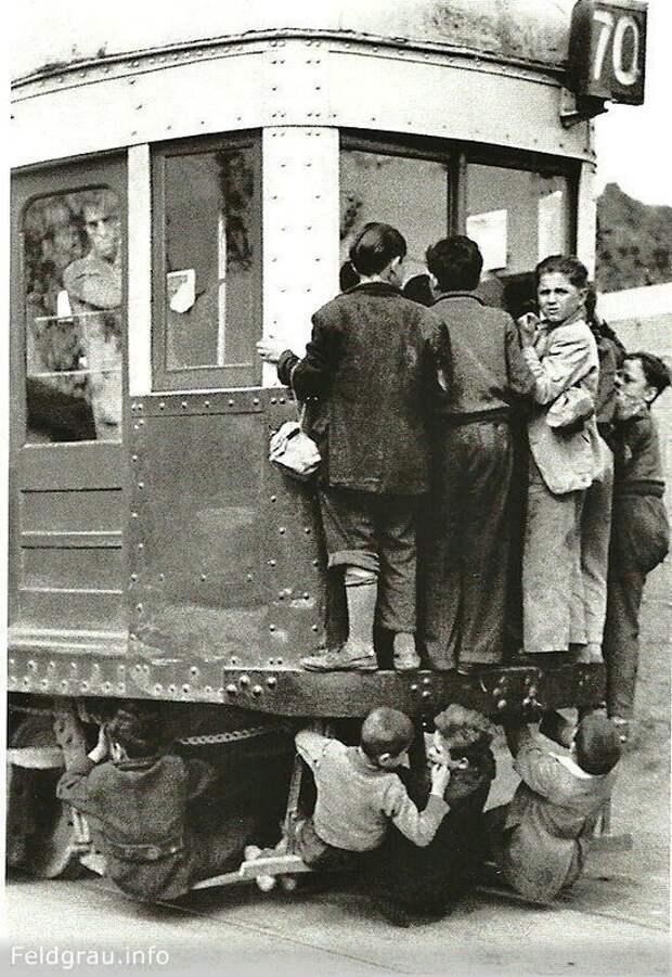 Проезд "зайцем". Барселона, 1950 г.  история, люди, фото
