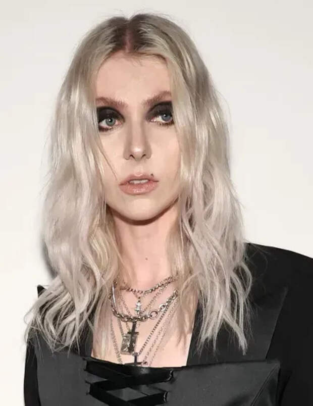 Тейлор Момсен