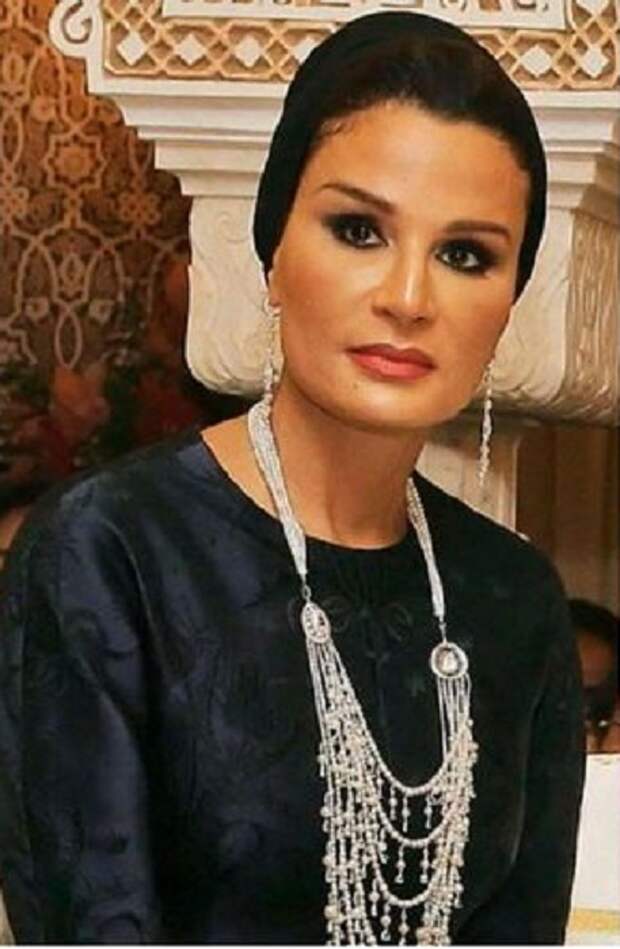 Какие драгоценности носит шейха Моза – одна из самых красивых, богатых и стильных женщин Востока