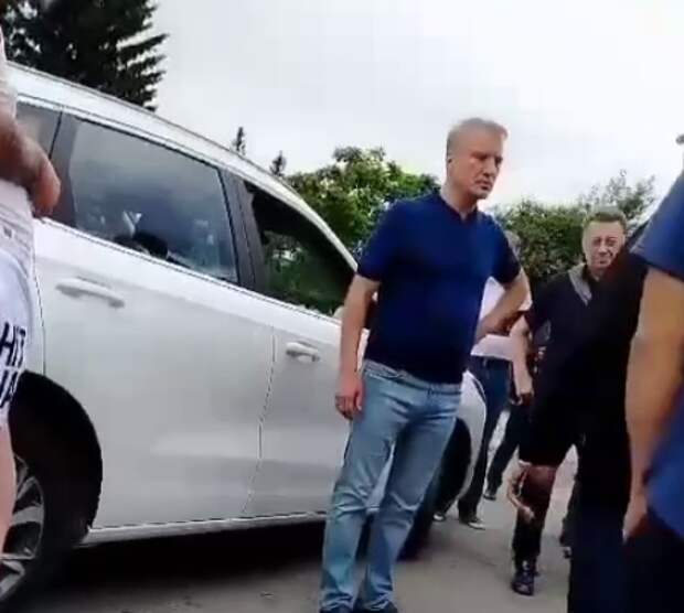 Аэропорт Горно-Алтайска обычно не привлекает к себе особого внимания. Ну, летят туда туристы, бизнесмены, кто-то еще.-2