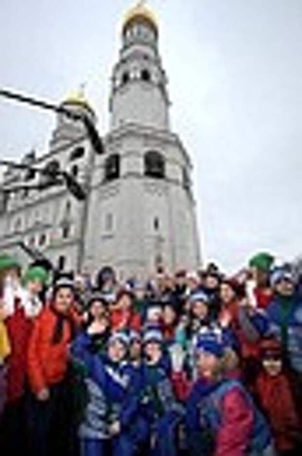 С детьми, приехавшими на Общероссийскую новогоднюю ёлку в Кремль.