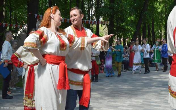 В рязанском Кремлёвском сквере прошёл фестиваль «Нарядная губерния»