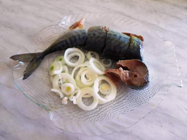 Пряная скумбрия, солёная в банке
