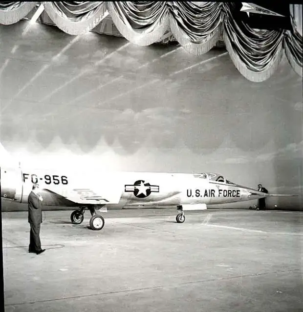 YF-104.jpg
