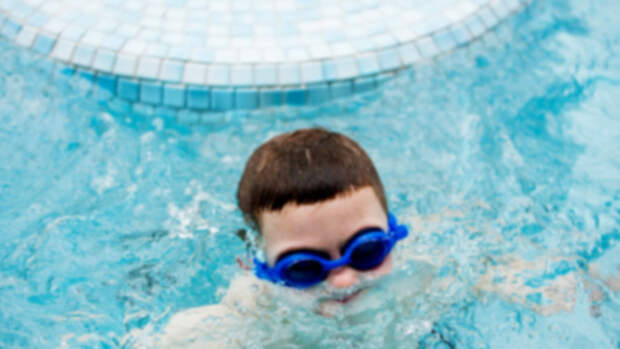 Общественник Ветров: перед летними каникулами детей в школах нужно учить плавать
